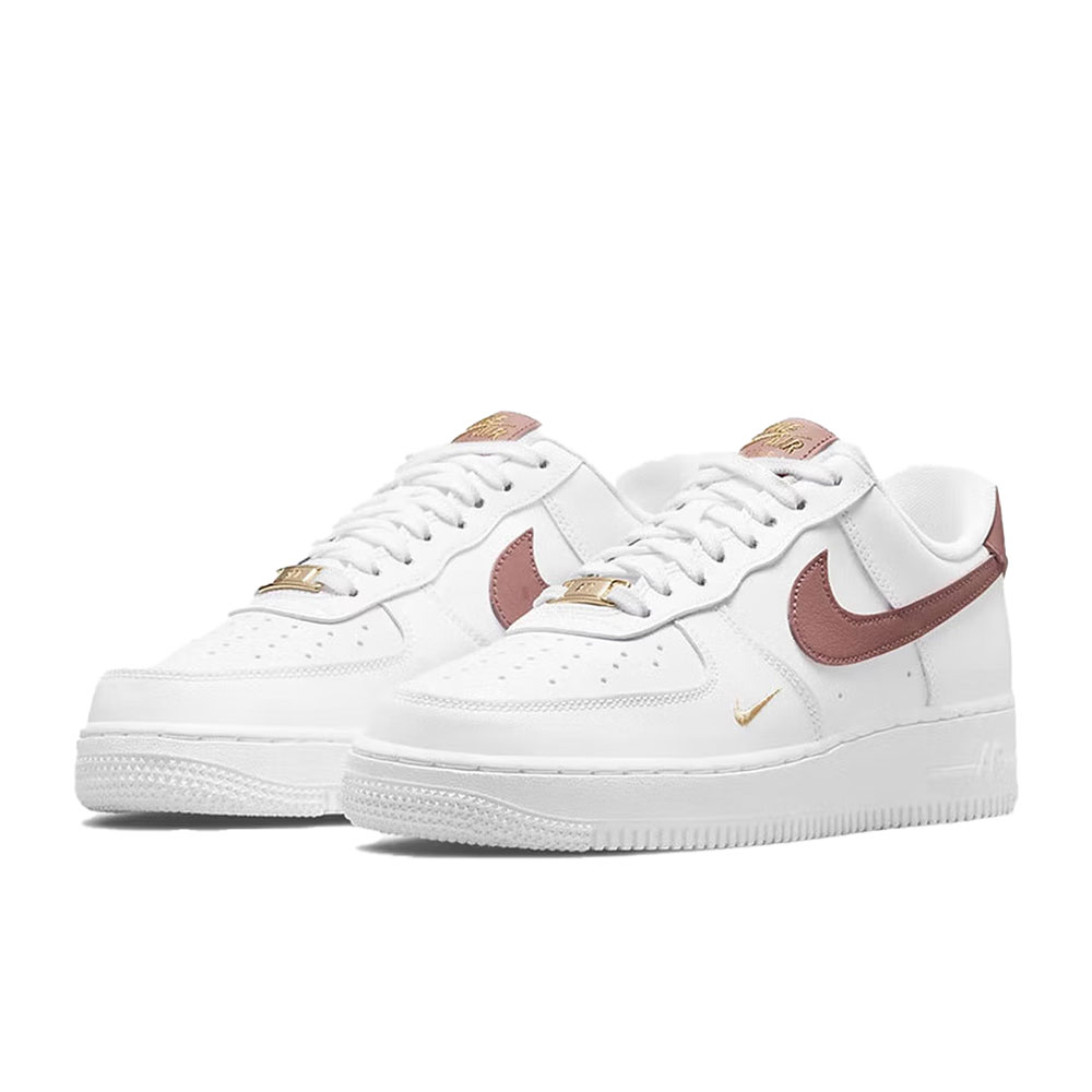 Nike Air Force 1 'O7 Essential - Men Shoes Essentials recensione e prezzo