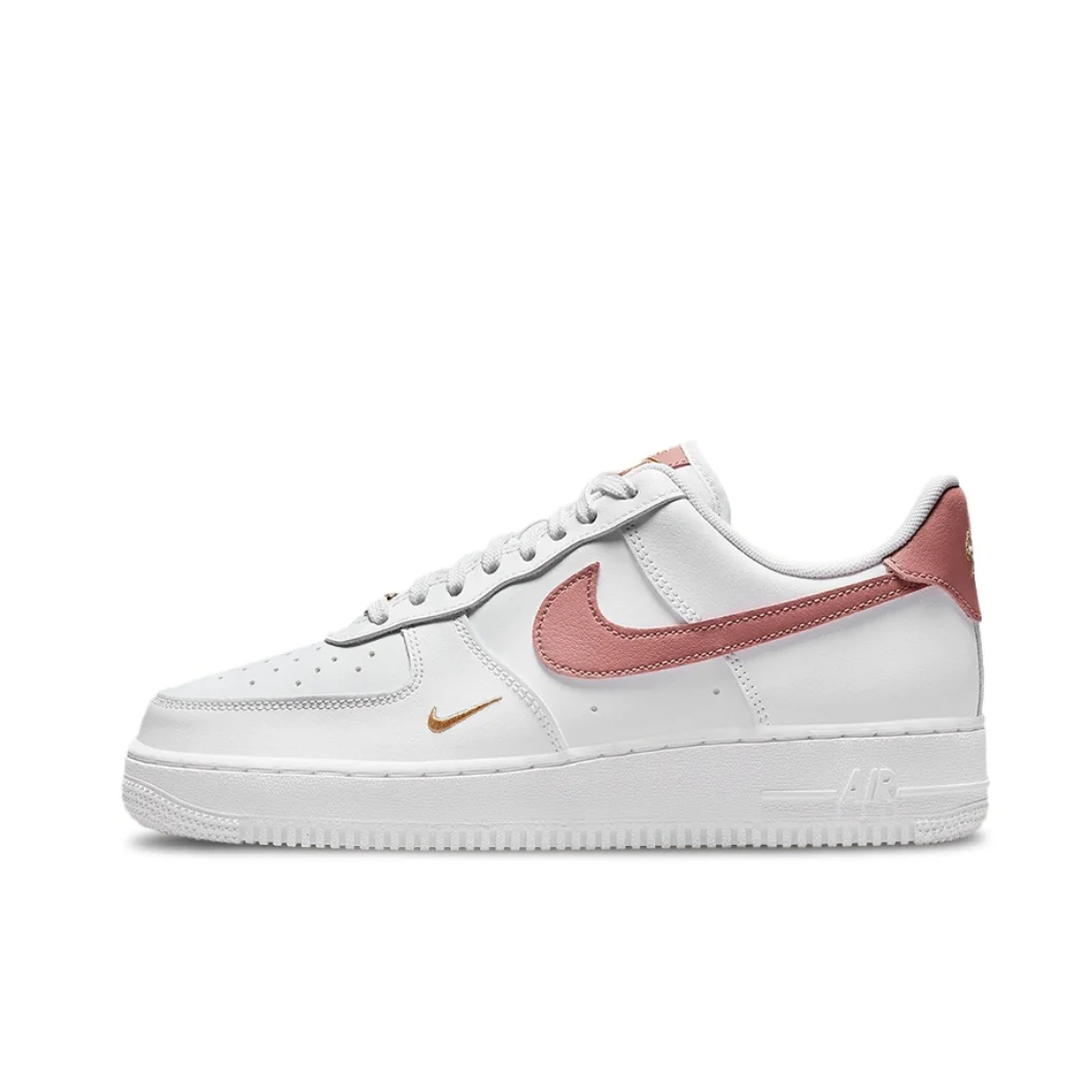 Nike Air Force 1 'O7 Essential - Men Shoes Essentials recensione e prezzo